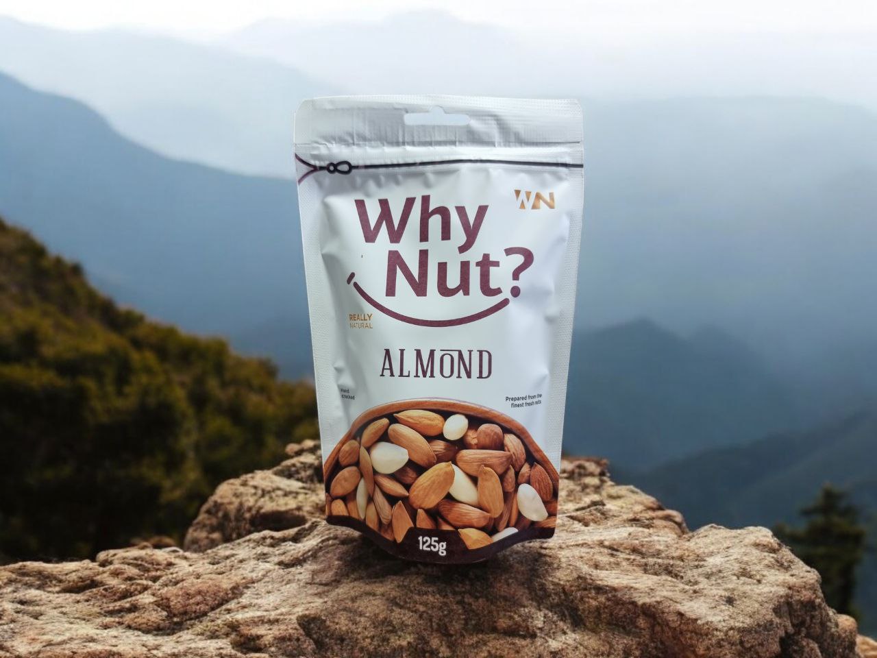 Bergsmandel Mix (vild mandel) from Nature Pick Market - a blend of natural and handpicked almonds, ideal for snacks and desserts.